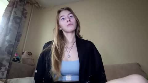 Snapshot of marylynreifsnider chatting on October 2025 06:00:02 AM Hi My name is Elina Im 18 years old. online show from October 2025 06:00:02 AM