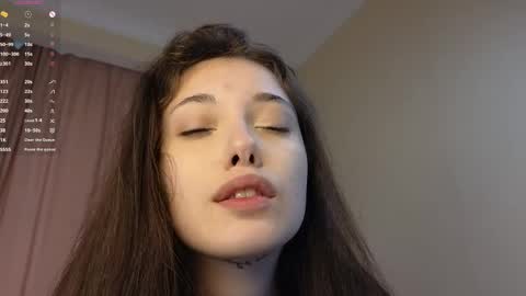 Snapshot of maryrosejansson chatting on May 2026 03:04:02 AM Hi Im Olivia Im new here3 online show from May 2026 03:04:02 AM