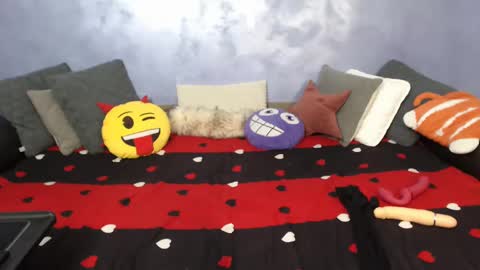 Nicolle online show from January 2025 11:48:01 AM