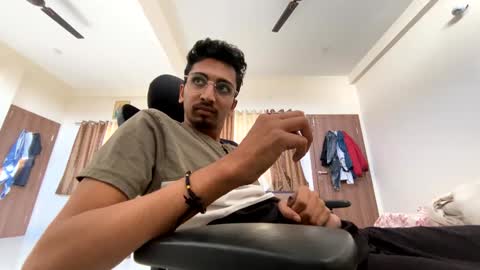 Mask Boy online show from December 2024 09:24:01 AM