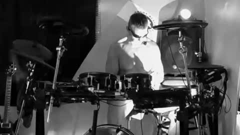 Snapshot of massageartist chatting on April 2026 12:52:01 AM HappyZending online show from April 2026 12:52:01 AM