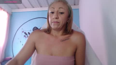Snapshot of massielferretis chatting on October 2025 10:12:02 PM massiel ferreti online show from October 2025 10:12:02 PM