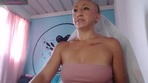 Snapshot of massielferretis chatting on October 2025 10:21:02 PM massiel ferreti online show from October 2025 10:21:02 PM