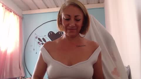 Snapshot of massielferretis chatting on December 2025 08:06:01 PM massiel ferreti online show from December 2025 08:06:01 PM