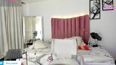massielhot online show from July 2026 06:54:01 PM
