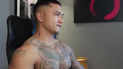 Massimo online show from November 2025 06:52:01 PM