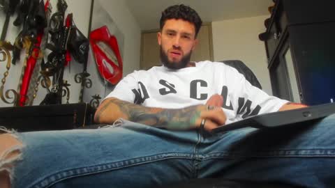 Snapshot of master_steven_01 chatting on December 2024 10:34:01 PM steven online show from December 2024 10:34:01 PM