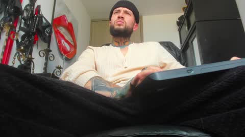 Snapshot of master_steven_01 chatting on December 2024 08:37:01 PM steven online show from December 2024 08:37:01 PM