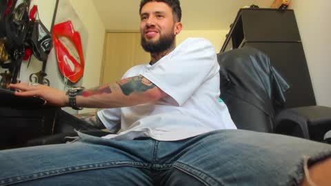 Snapshot of master_steven_01 chatting on January 2025 08:40:02 PM steven online show from January 2025 08:40:02 PM