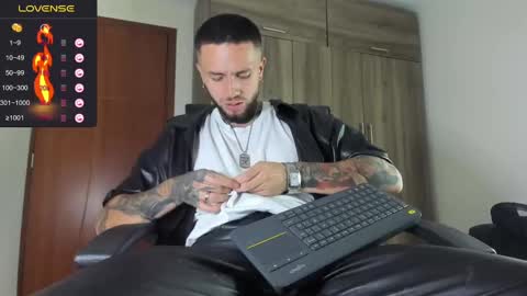 Snapshot of master_steven_01 chatting on September 2025 01:27:01 AM steven online show from September 2025 01:27:01 AM