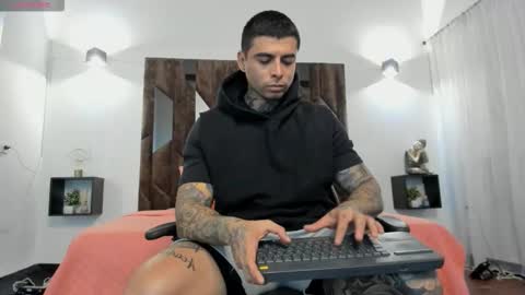 mateo_dilucajs1 online show from November 2025 05:51:02 PM