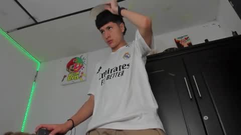 mateo_escobar online show from November 2025 09:37:01 PM