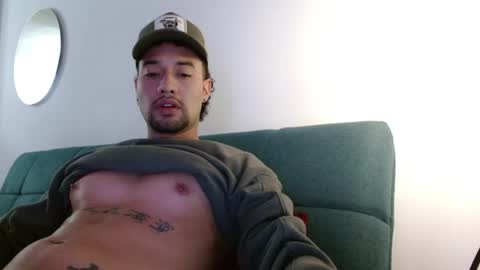 STRURIBE ON INSTAGRAM online show from April 2026 11:29:01 PM