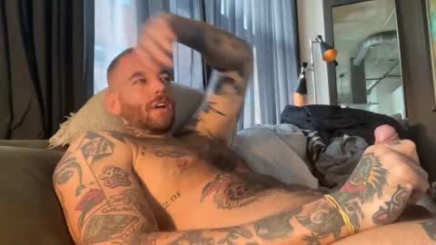 Snapshot of mathewloyal chatting on October 2025 08:43:02 PM Mat Loyal online show from October 2025 08:43:02 PM