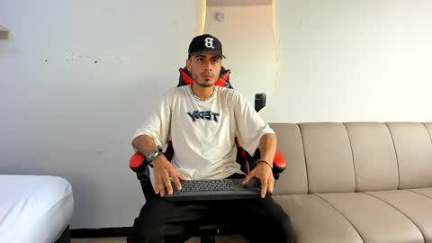 Matthew online show from December 2025 07:21:01 PM