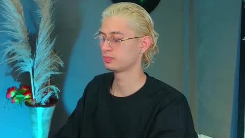 mattias     online show from September 2025 01:16:02 AM