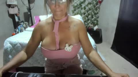 Snapshot of mature_bigboobs__ chatting on May 2026 02:40:01 AM mature_bigboobs__ online show from May 2026 02:40:01 AM