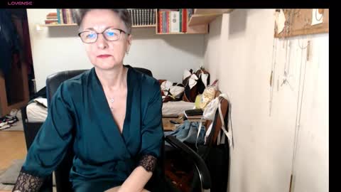 maturekate online show from October 2025 05:25:01 AM