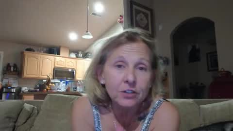 Snapshot of matureluvin chatting on December 2025 05:27:02 AM JustUs online show from December 2025 05:27:02 AM