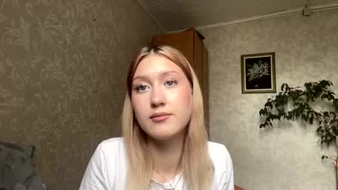 Snapshot of maudiesikes chatting on July 2026 10:21:02 AM Mia online show from July 2026 10:21:02 AM