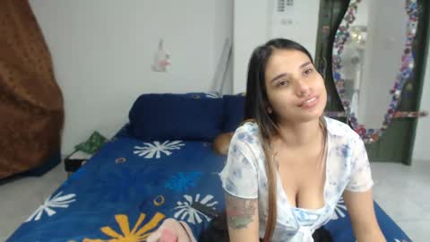 Snapshot of mauhype chatting on September 2025 04:52:01 PM Mau and Lauren online show from September 2025 04:52:01 PM