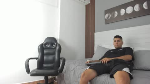 mauro_boy online show from June 2026 07:51:02 PM