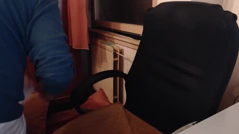 Max online show from October 2025 01:05:01 AM