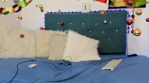 Snapshot of max_and_peter chatting on December 2024 10:26:02 PM max_and_peter online show from December 2024 10:26:02 PM