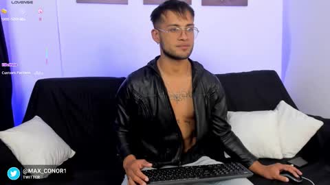 Max Conor online show from December 2025 04:08:01 AM