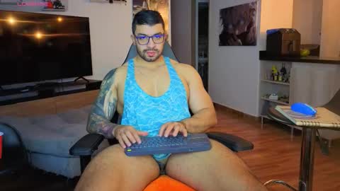 Snapshot of max_cooper17 chatting on November 2025 03:49:01 AM Max online show from November 2025 03:49:01 AM