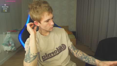 Max Gen with tats 24years  And Ethan without tats 20 years online show from December 2024 09:50:01 PM