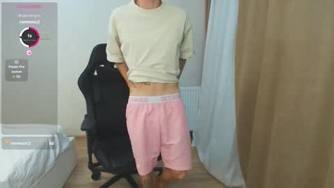 Max Gen with tats 24years  And Ethan without tats 20 years online show from October 2025 12:10:02 AM