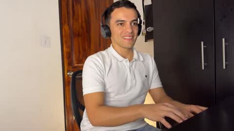 Max Lancaster online show from December 2024 08:38:01 PM