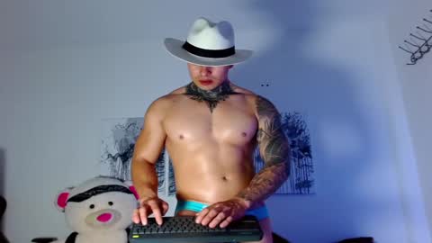 Snapshot of max_mayer chatting on December 2024 11:47:01 PM Maximo Mayer online show from December 2024 11:47:01 PM