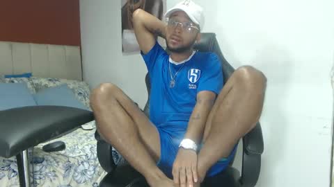 max_sexyhot26 online show from February 2025 06:00:01 AM