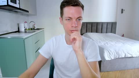 Max  online show from January 2025 12:00:01 PM