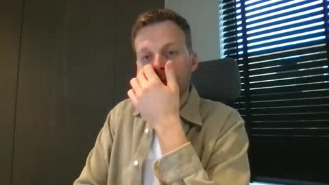 Max take off clothes online show from November 2025 08:03:02 AM