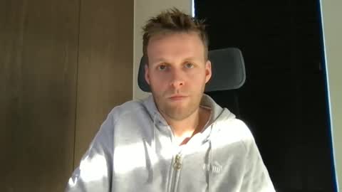 Max take off clothes online show from January 2026 11:47:01 AM