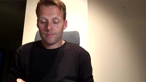 Max take off clothes online show from April 2026 07:25:02 PM