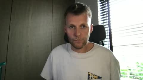 Max take off clothes online show from May 2026 01:42:02 PM