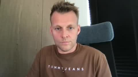 Max take off clothes online show from June 2026 08:38:01 AM