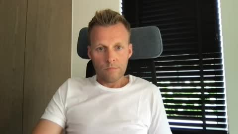 Max take off clothes online show from July 2026 09:51:02 AM