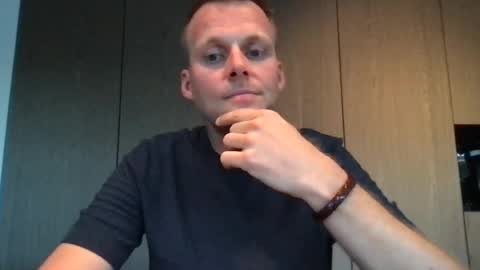 Max take off clothes online show from August 2026 06:55:01 PM