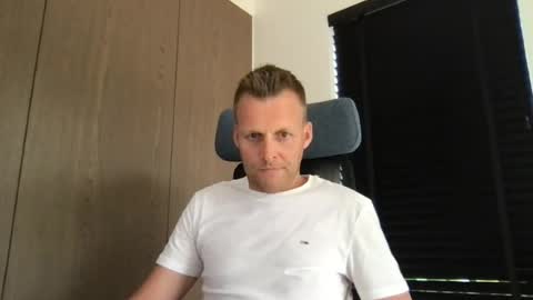 Max take off clothes online show from August 2026 11:23:01 AM