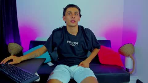 MAX     online show from September 2025 01:43:01 AM