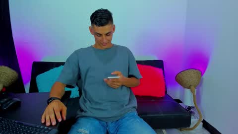 MAX     online show from October 2025 05:30:01 AM