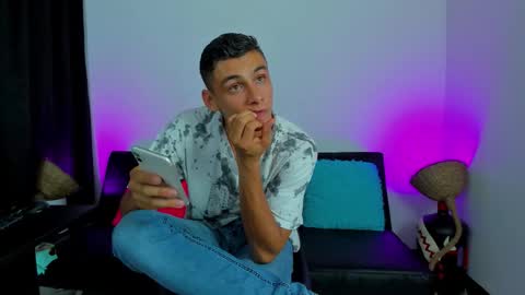 MAX     online show from February 2026 06:47:01 AM