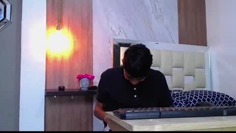 max online show from October 2025 03:50:02 AM