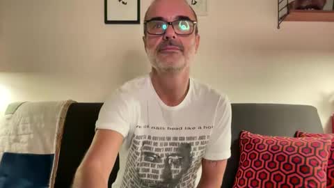 Max Mikado online show from October 2025 05:45:02 PM