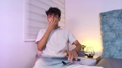 M A X F R O S T   online show from January 2026 07:16:01 PM